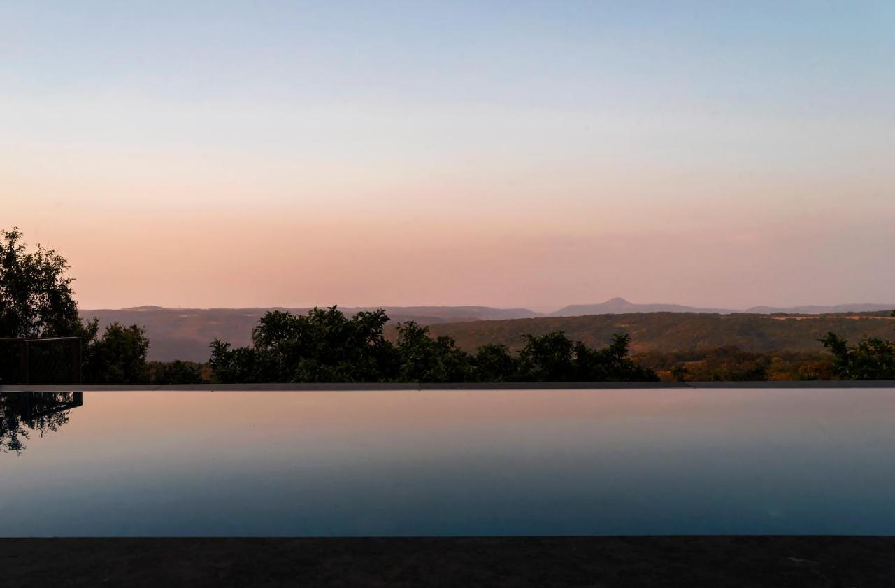 Saffronstays Falcon Hill, Lonavala - Luxury Villa With Infinity Pool Near Lion'S Point Εξωτερικό φωτογραφία